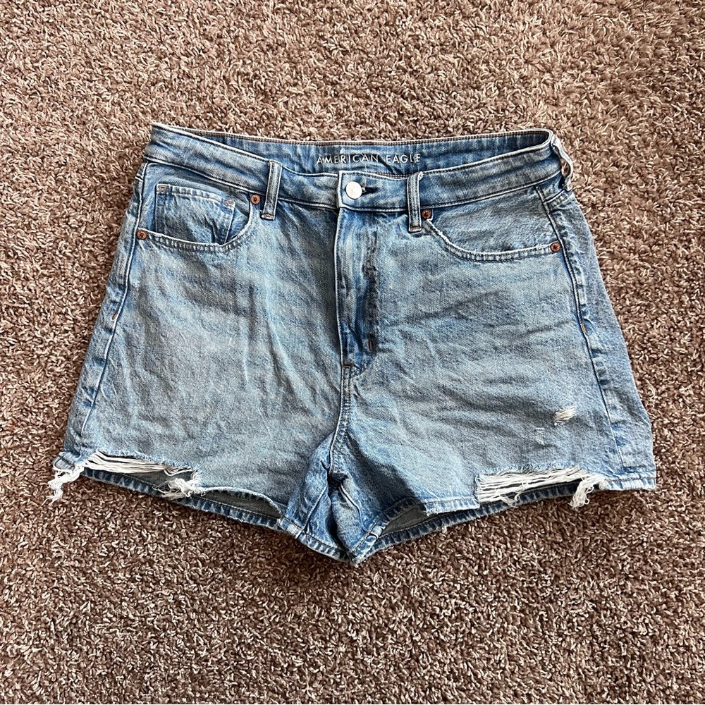 AE high-waisted mom short (NWOT)